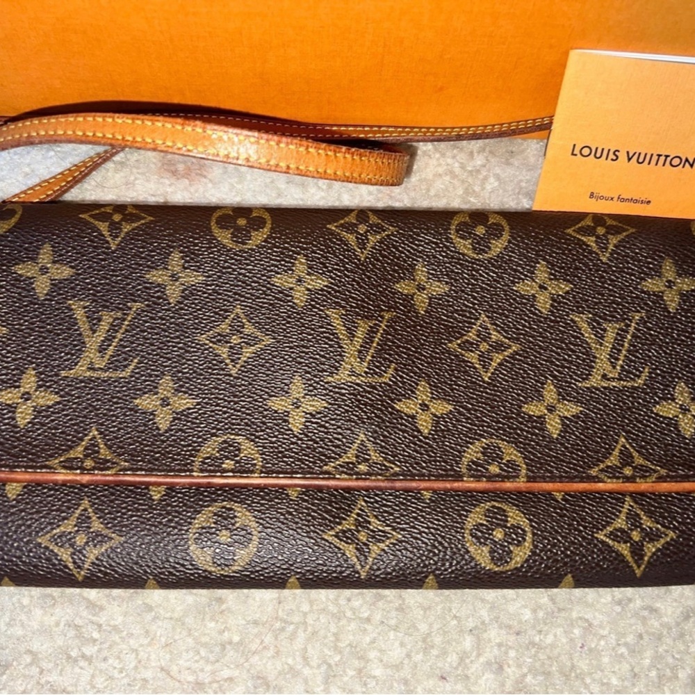 Louis Vuitton Brown Twin Monogram
GM Canvas Crossbody Bag